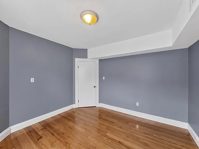 70 Holbrook Ave #R — Photo 12
