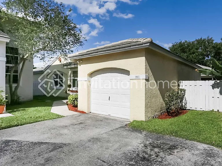 9913 NW 9th Ct — Photo 1
