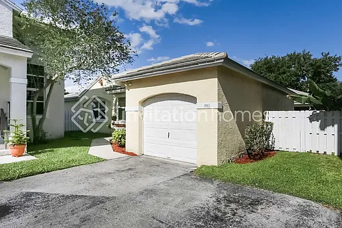 9913 NW 9th Ct Photo 1