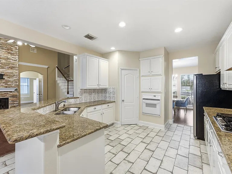 19307 Pinewood Bluff Ln — Photo 9