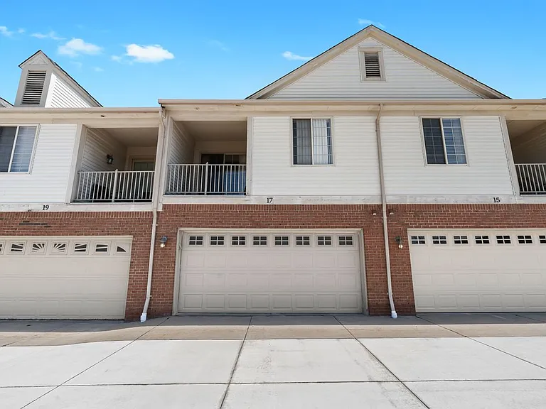 17 N Squirrel Rd — Photo 3