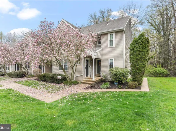 360 Cashel Ct #360, Aston, PA 19014