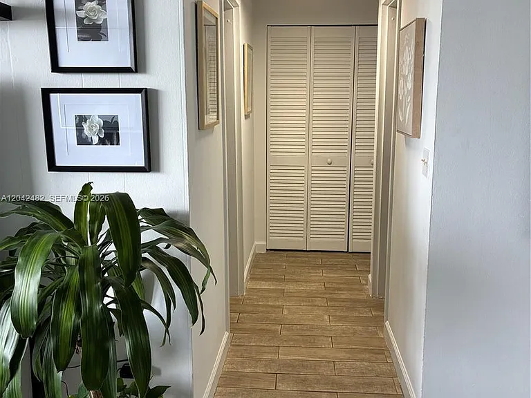 2000 NE 135th St #710 — Photo 9