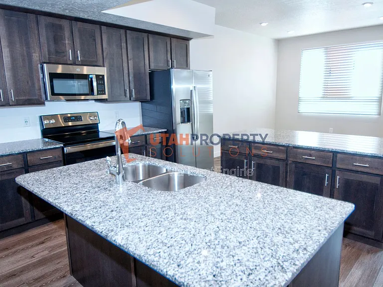 1025 W 400 S — Photo 13