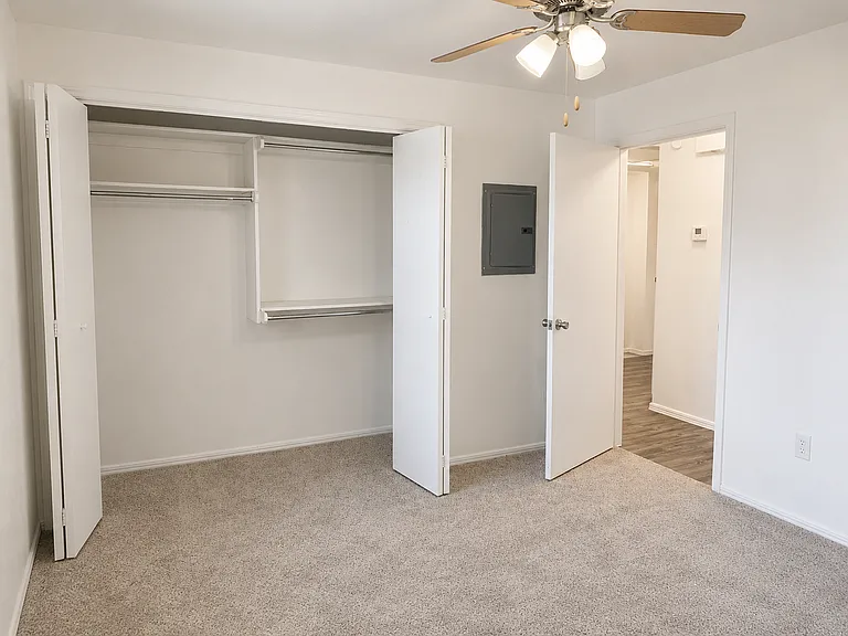 Cape Cod Apartments — Photo 16