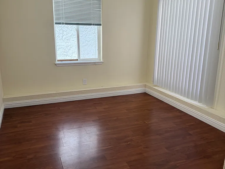 274B Athol Ave — Photo 9