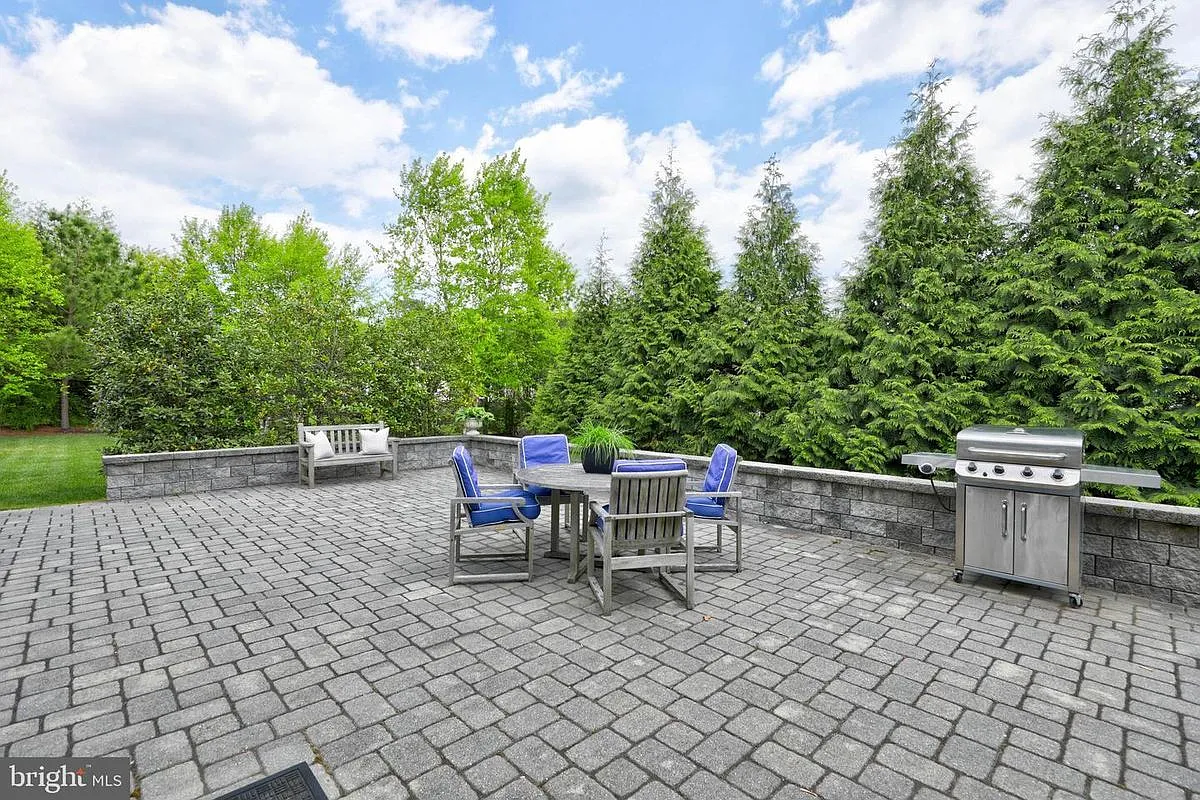 4 bed, 3.5 bath, 2846 sqft, $3,300 — Photo 2