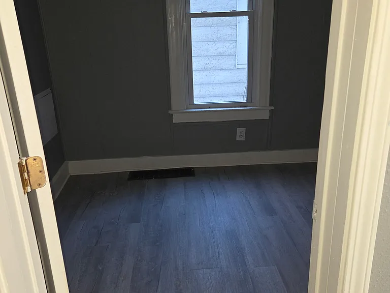 812 W McClure Ave — Photo 7