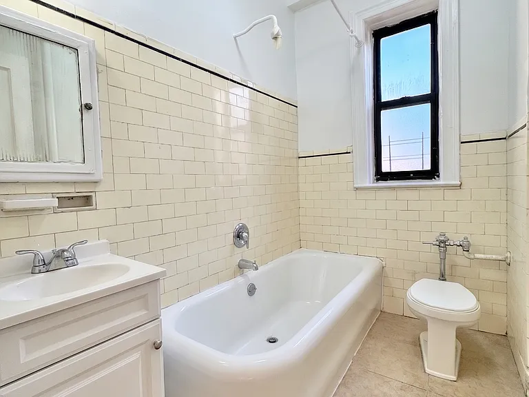 1764 E 18th St #2C — Photo 10