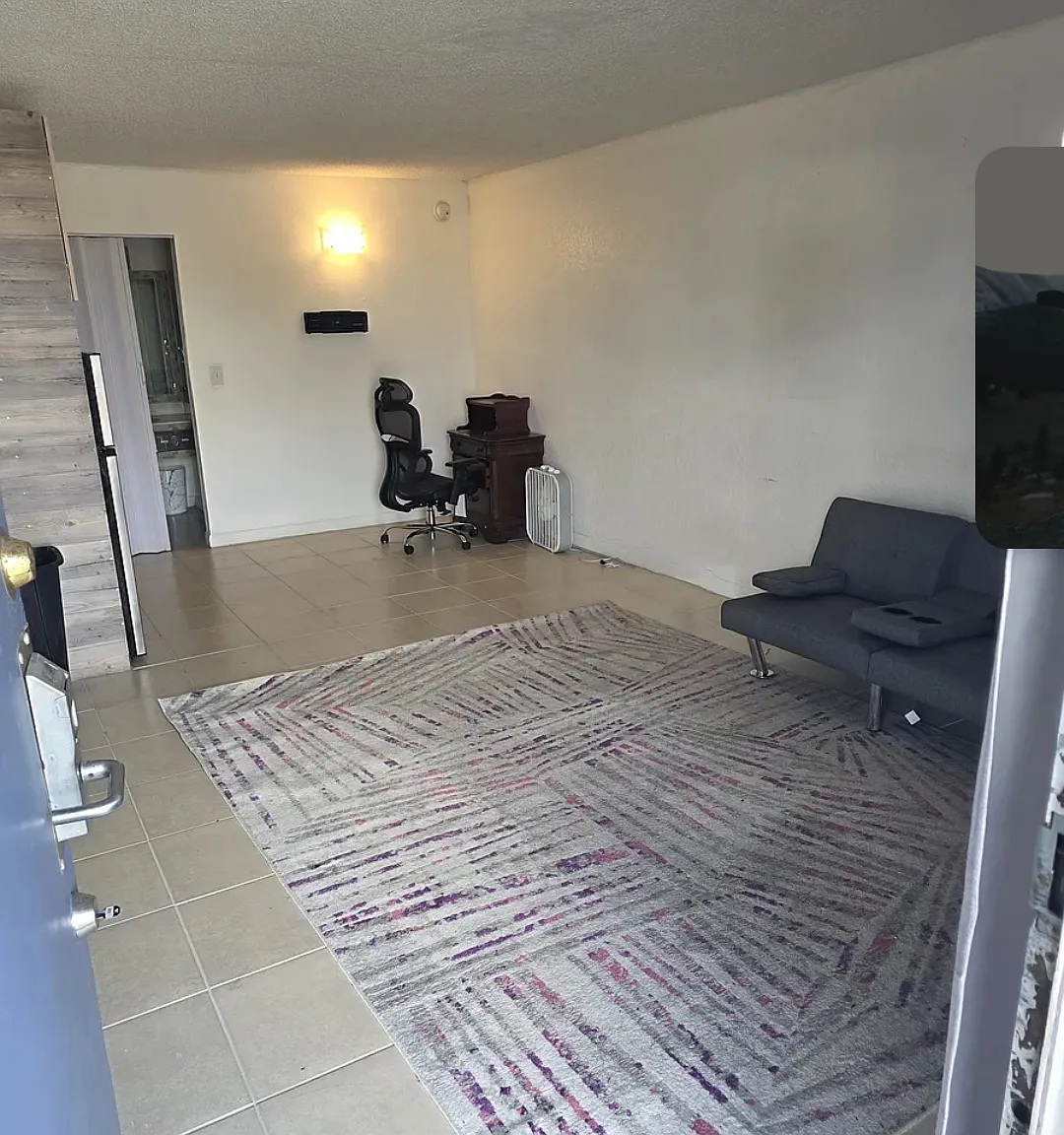 Studio, $950 — Photo 4