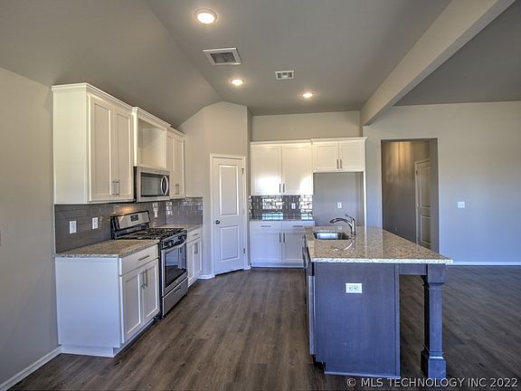 5th image of 7213 S Indianwood Ave
