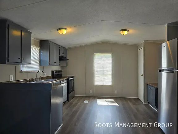 2nd image of 160 Hawk Dr #160