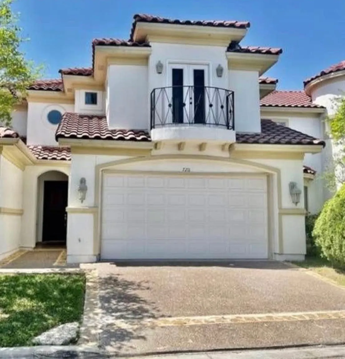 2 bed, 2.5 bath, 2017 sqft, $2,200 — Photo 1