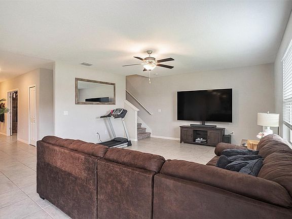 3rd image of 1655R Blue Rose Dr