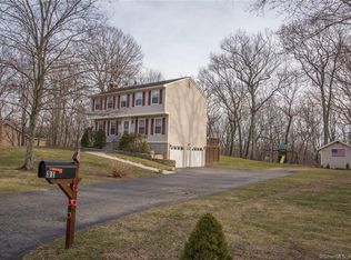31 September Ln, Shelton, CT 06484