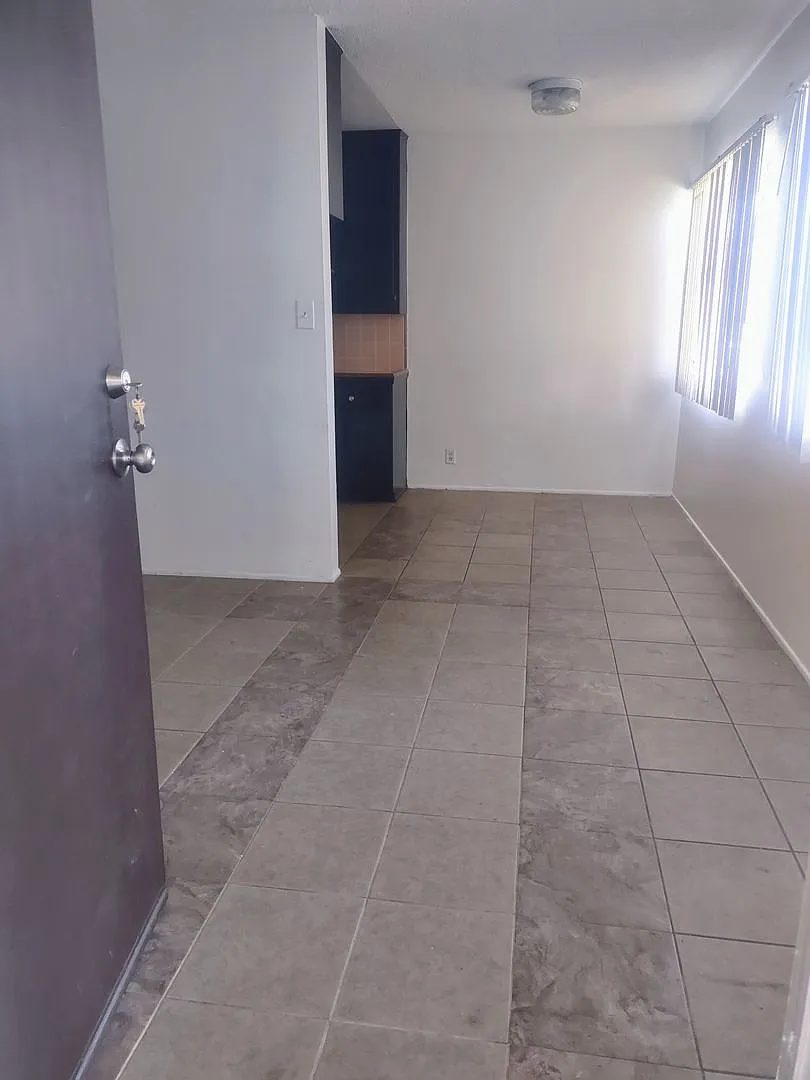 1118 West Fay Lane — Photo 2