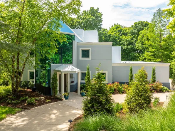 7386 Southpointe Dr, Cincinnati, OH 45233