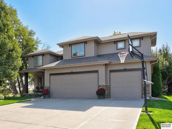 19503 Harney St, Elkhorn, NE 68022
