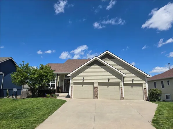 2104 Alder St, Leavenworth, KS 66048