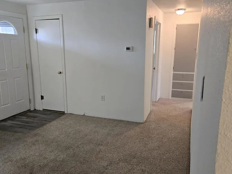 704 S Cedar St — Photo 8