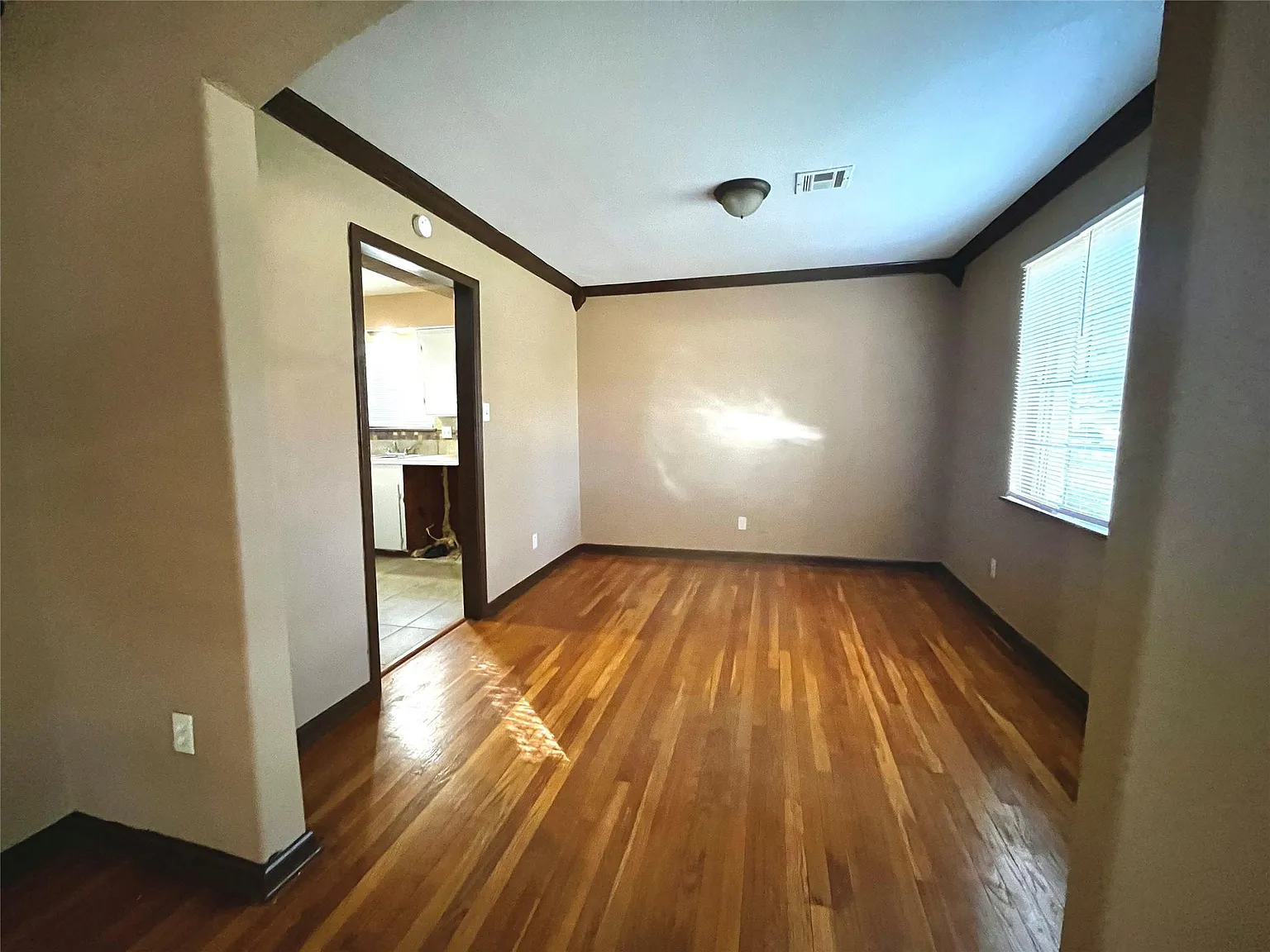 3 bed, 2.0 bath, 1841 sqft, $1,650 — Photo 4