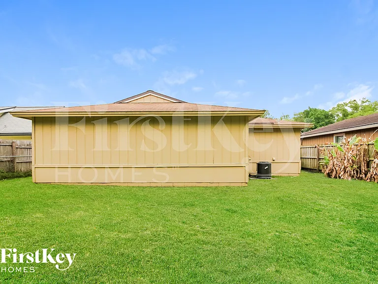 7742 Club Duclay Dr — Photo 15