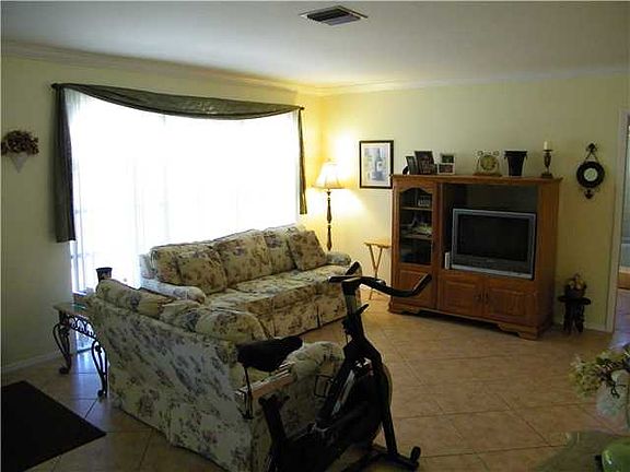 2nd image of 2401 SE Bordeaux Ct