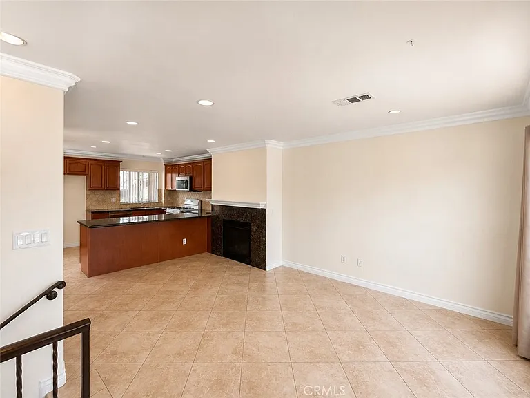 16723 Victory Blvd #3 — Photo 4