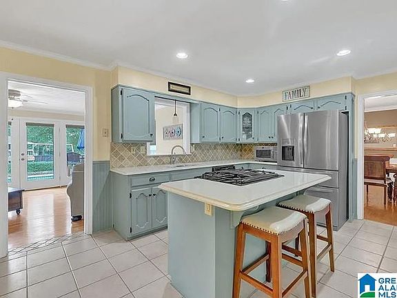 4th image of 1669 Creely Dr