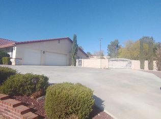 13573 Sunset Dr, Apple Valley, CA 92308