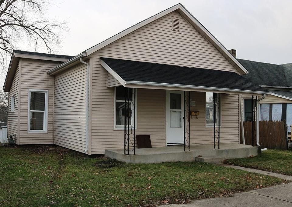 1st image of 711 E College St
