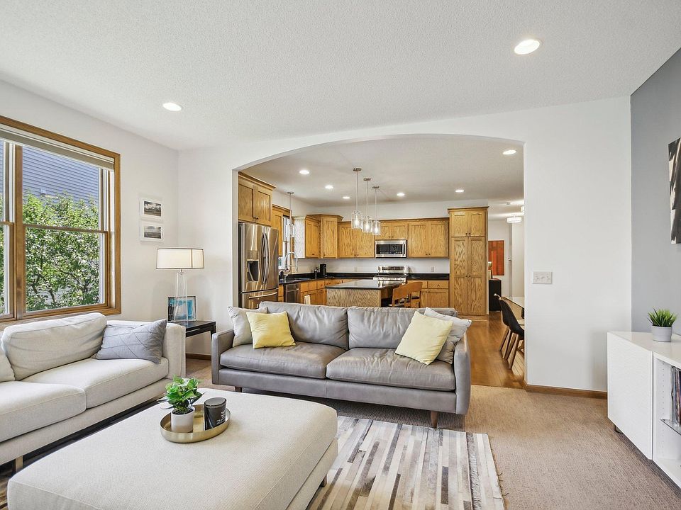 1st image of 371 Sophia Ave E