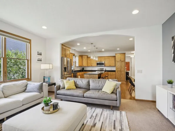 371 Sophia Ave E, Maplewood, MN 55117