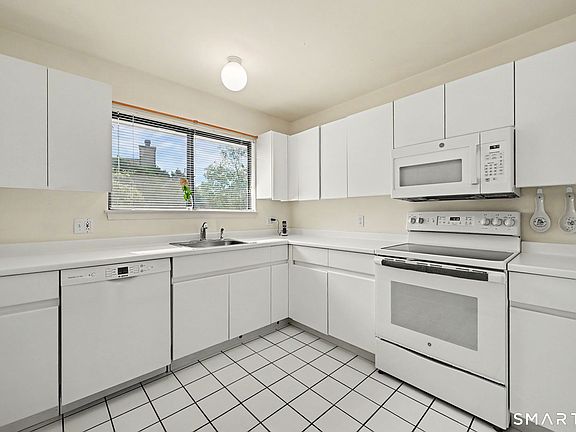 5th image of 2435 Bedford Street #10C