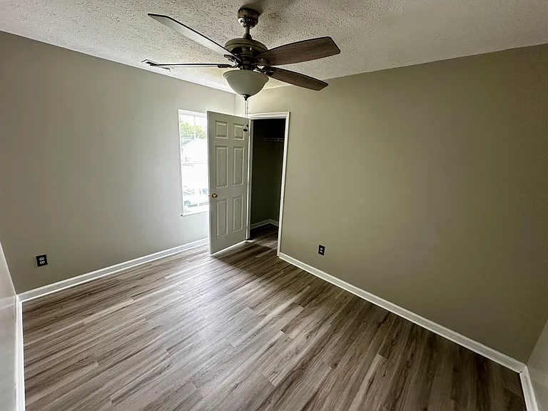 114 Fairfax Dr — Photo 17