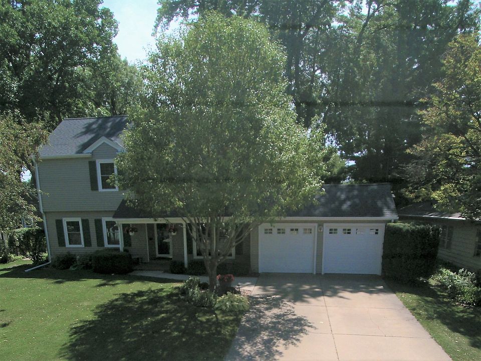 222 Ivanhoe Rd. Waterloo, Ia