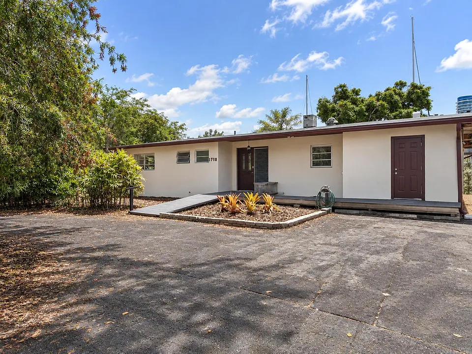 1718 SE 14th St