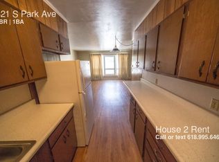 808 S 16th St, Herrin, IL 62948