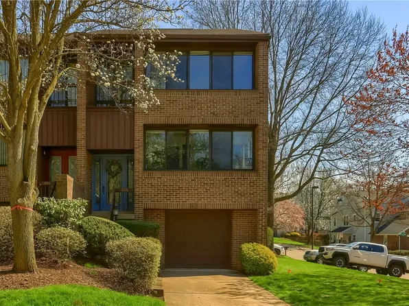 800 Fairways Dr, Oakmont, PA 15139