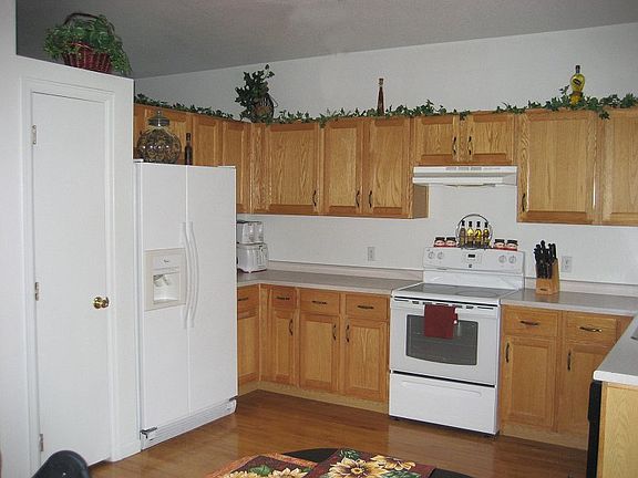 Full Kitchen with Newer Appliances (included)