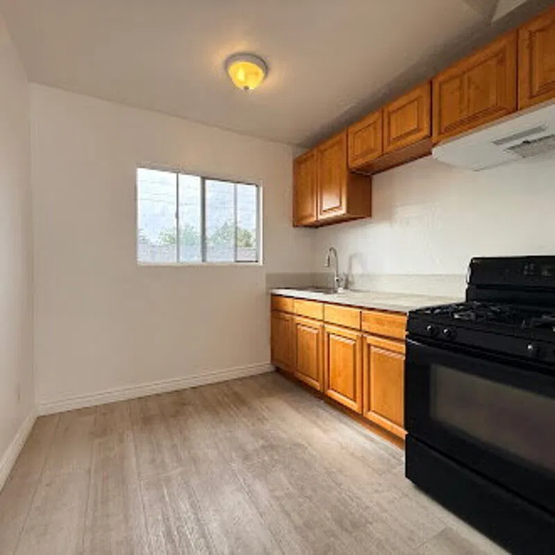 2 bed, 1.0 bath, 583 sqft, $1,750 — Photo 2