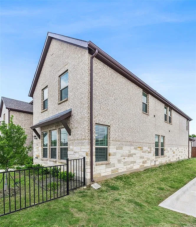 3 bed, 2.5 bath, 2260 sqft, $2,700 — Photo 4