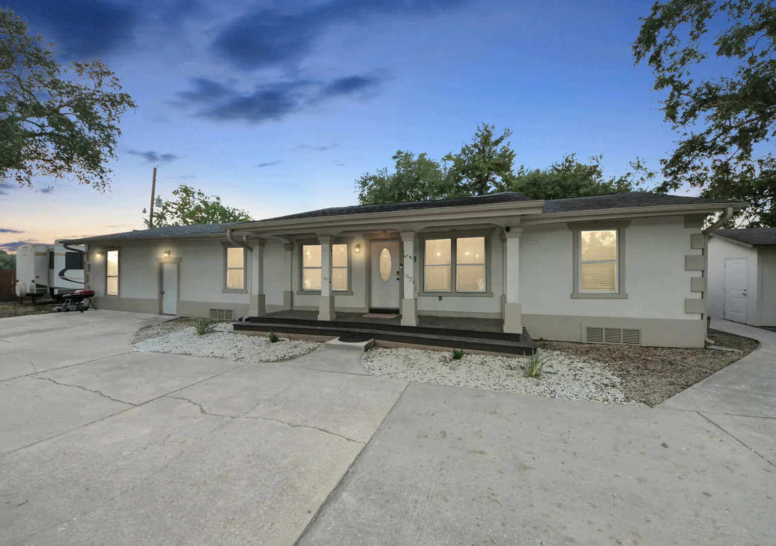 Fresno 1 Cosytastic 3 Bedroom Vibe Den — Photo 2