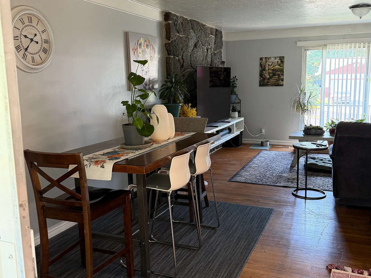 4 bed, 1905 sqft, $2,400 — Photo 3