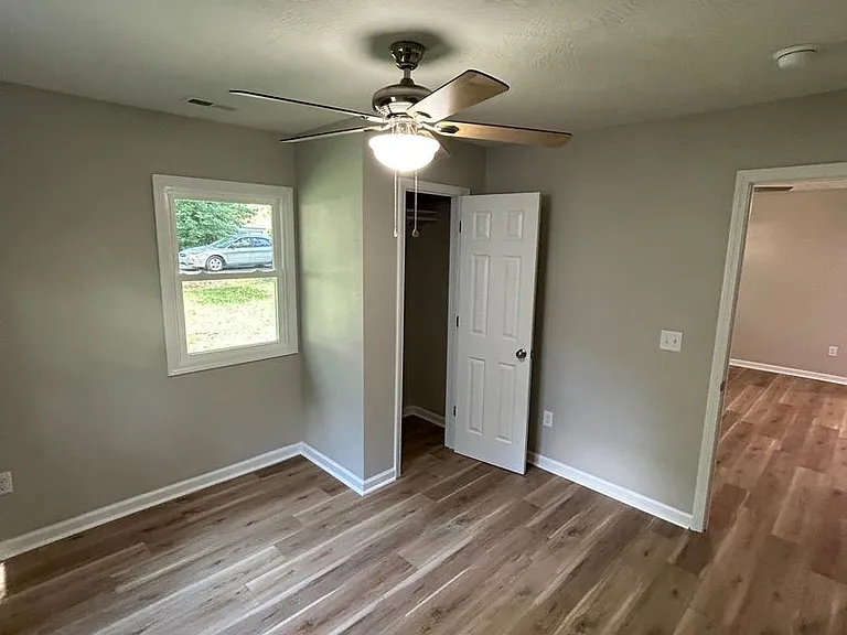1202 S Willow Ln — Photo 5