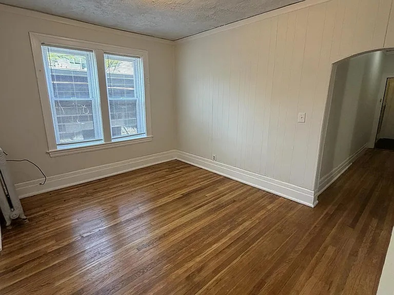 Arts and Crafts Apartments — Photo 6