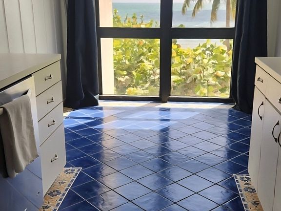 TKB A102 - Kitchen Nook directly overlooking Ocean & Beach!