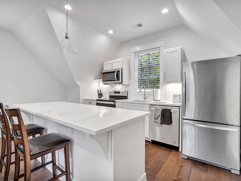 1110 Lillian St #B — Photo 6