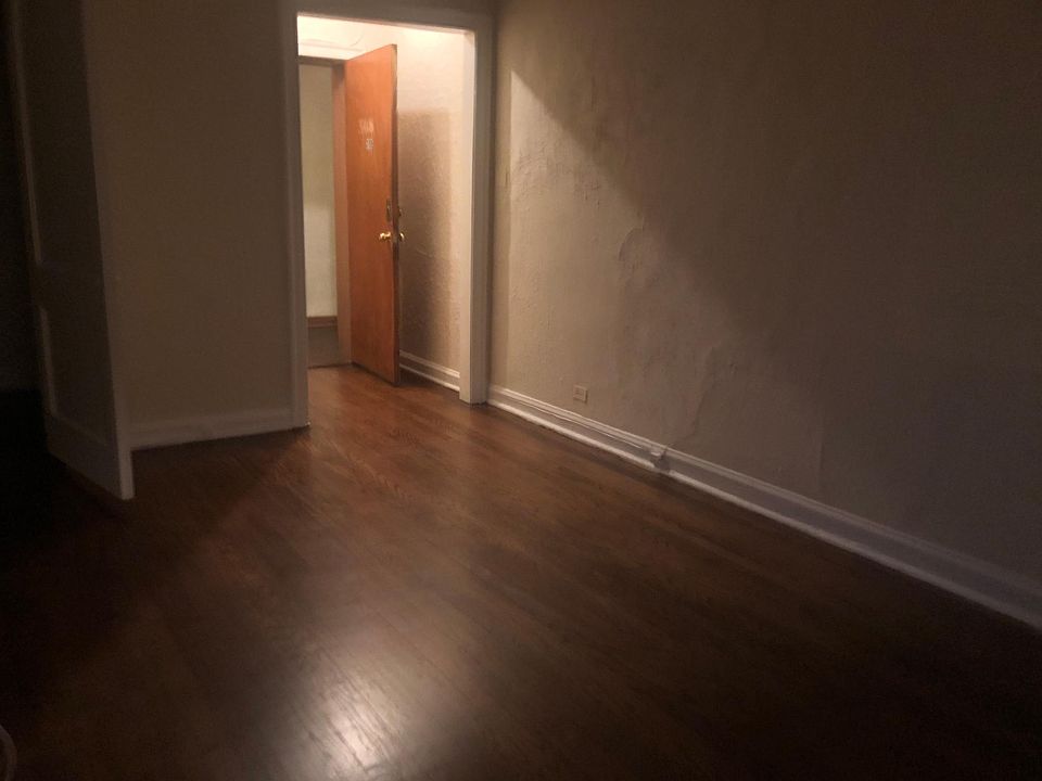 2nd image of 1200 W Loyola Ave