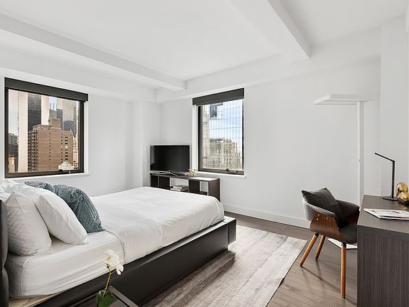 4th image of 160 Central Park S #2604